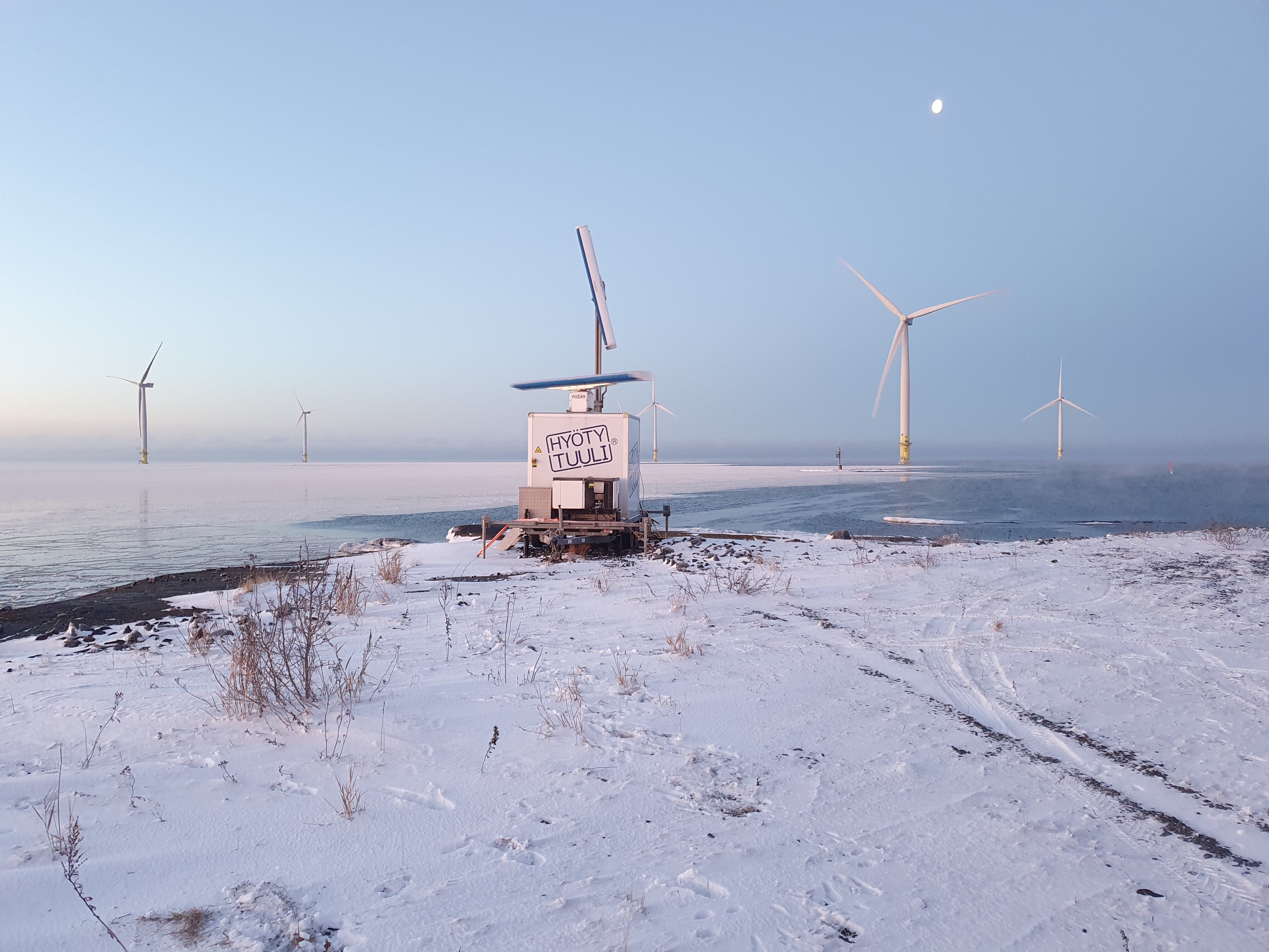 Bird radar at Tahkoluoto wind farm. (c) Arenso oy/Petteri Mäkelä